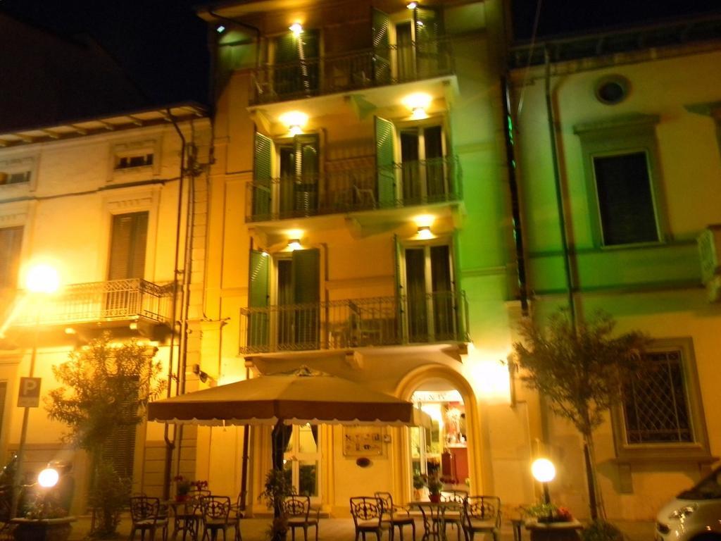 Hotel Villa Adriana Viareggio Exterior photo